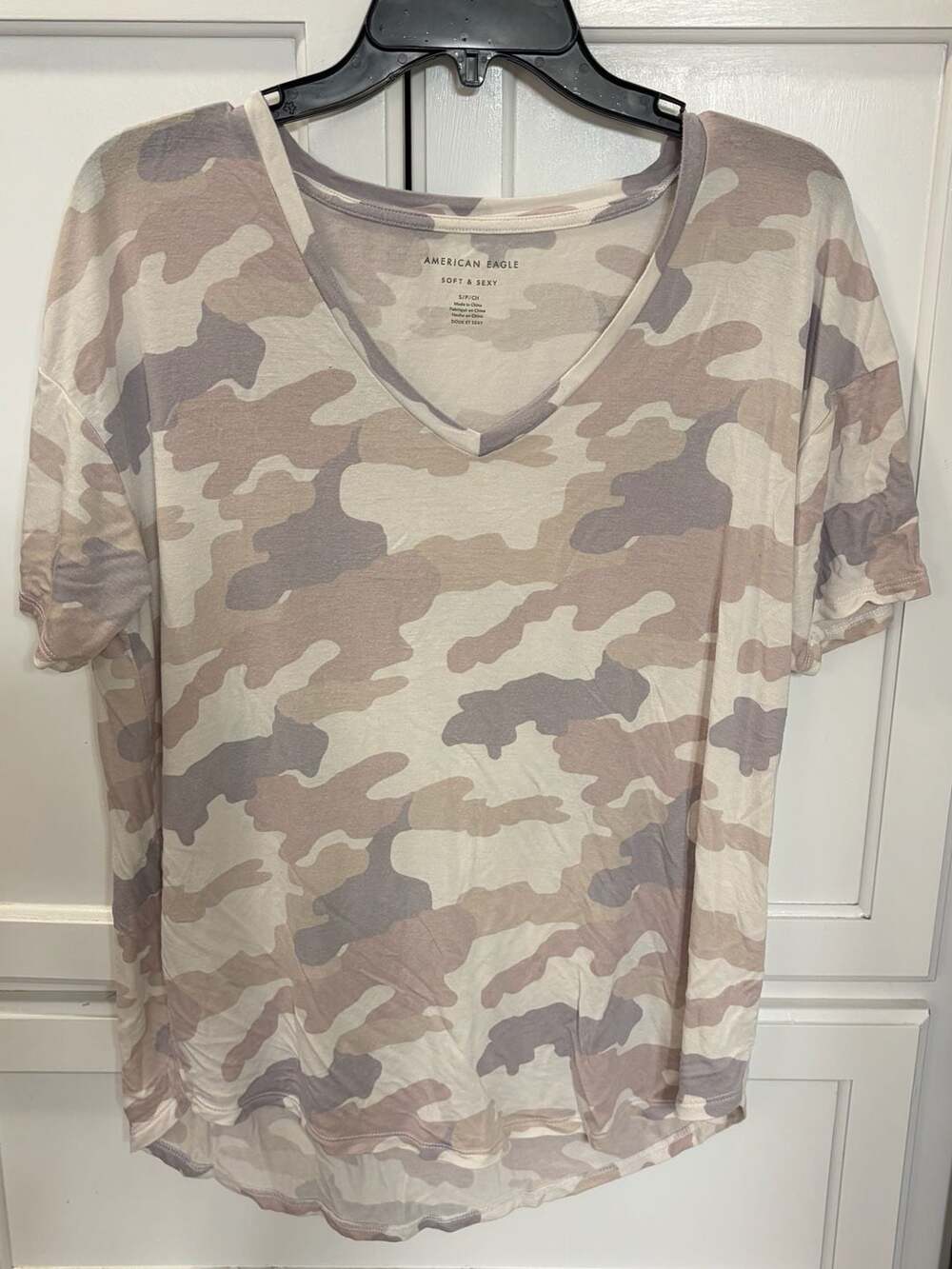 American Eagle Soft & Sexy V-Neck Neutral Camo Casual T-Shirt Small